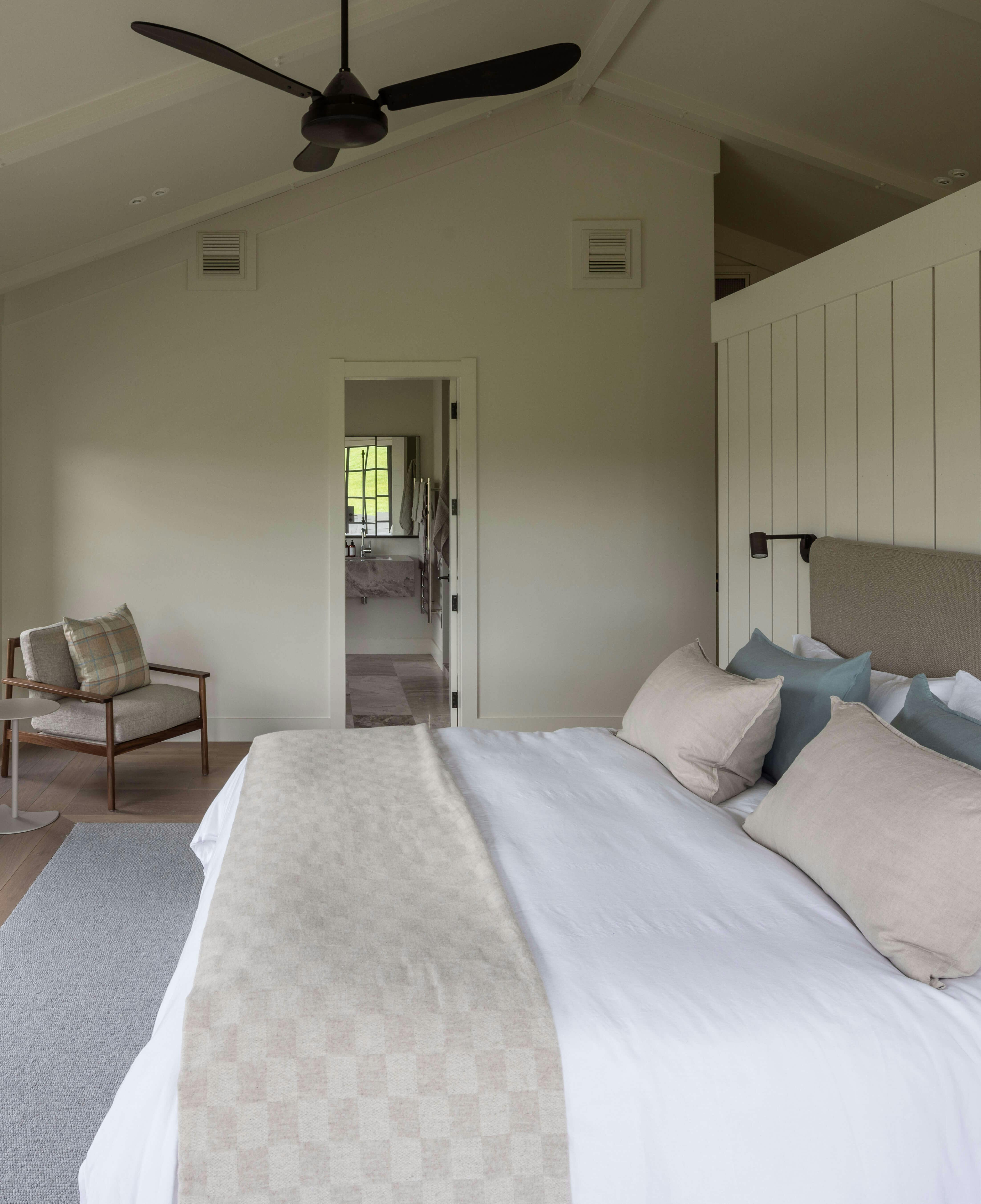 Euchre lodge bed