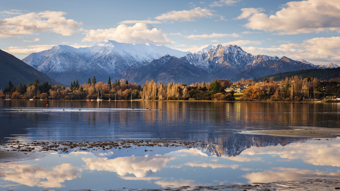Wanaka mountains lake